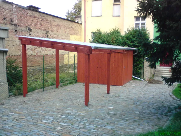 PŘÍSTŘEŠEK S KŮLNOU